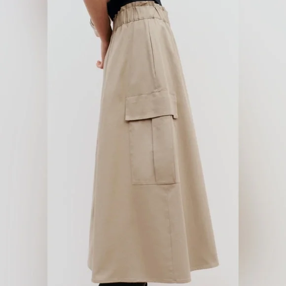 GU Elastic Waist  Flared Skirt